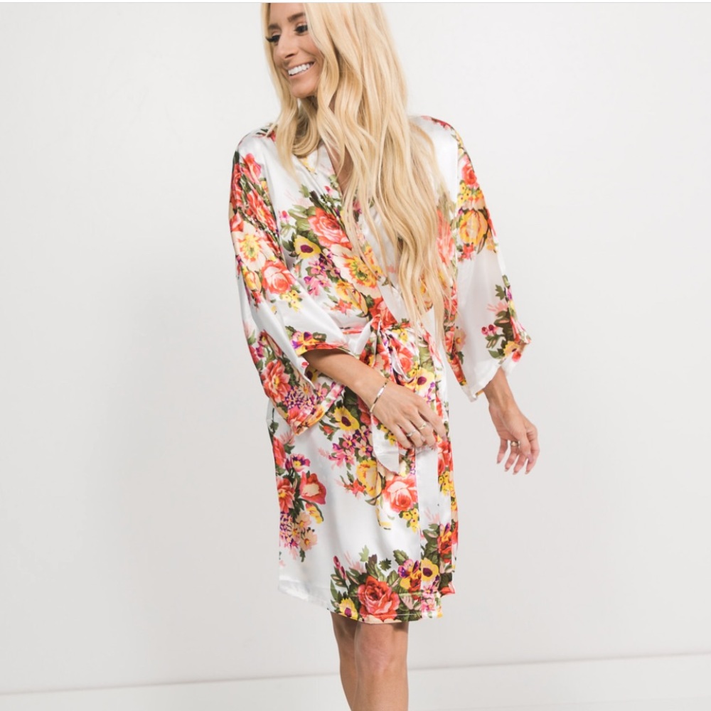 Set of 5 Shop Stevie Floral Bride/Bridesmaid Robes